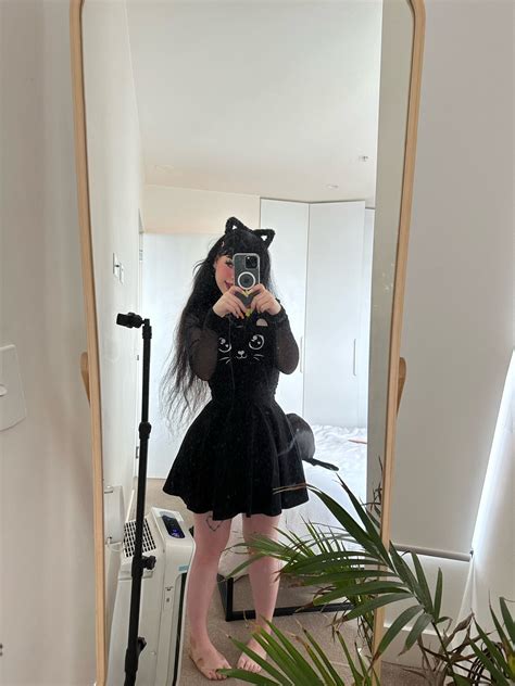 10 Things You Didn T Know About The Dedicated Fans Of Lara Rose 10 Things You Didn T Know About The Dedicated Fans Of Lara Rose