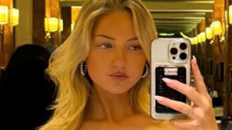 Glam Boxing Ring Girl Sydney Thomas Risks Wardrobe Malfunction As She Glam Boxing Ring Girl Sydney Thomas Risks Wardrobe Malfunction As She
