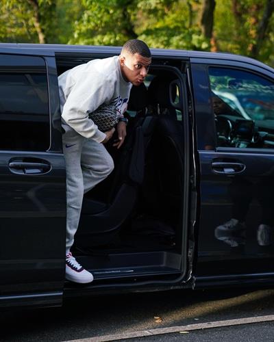 Gunman Mbappe Flaunts Dior Bougie Parisian Penthouse Soccer Laduma Gunman Mbappe Flaunts Dior Bougie Parisian Penthouse Soccer Laduma