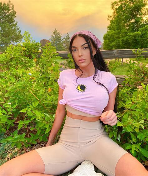 Julia Lynn Sandoval Biography 24 Photos Age Height Real Name
