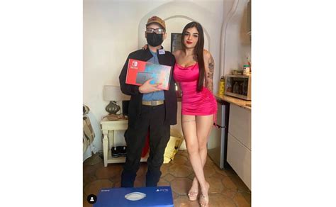 Karely Ruiz Y Fan