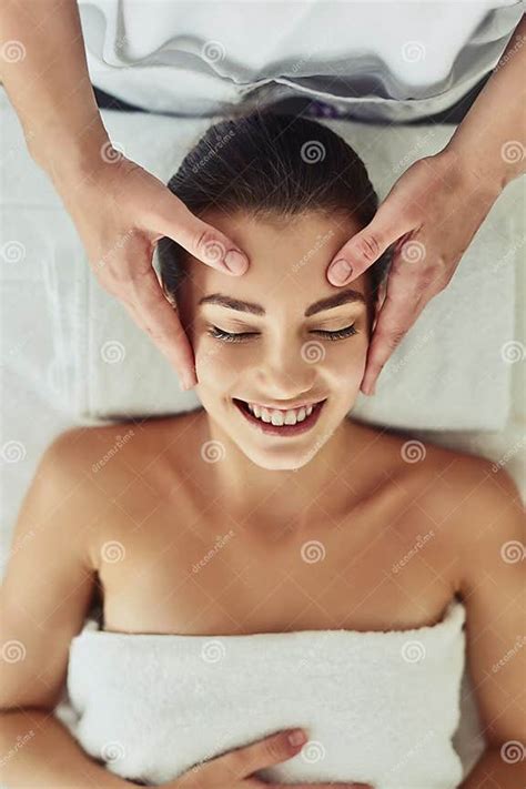 Linda Lay Gets Massaged Good In Close Up