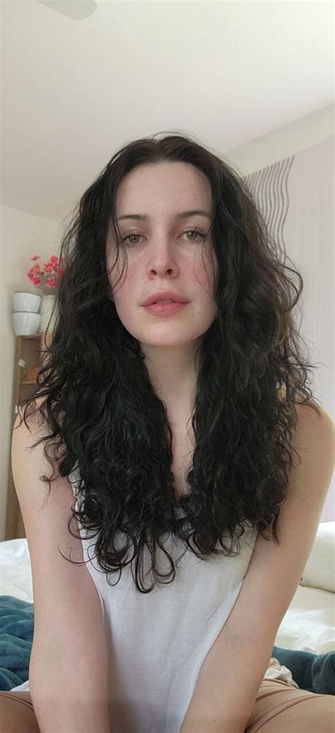 Meet Aella The Porn Star Who Only Showers 37 Times Per Year Foto 12 Meet Aella The Porn Star Who Only Showers 37 Times Per Year Foto 12