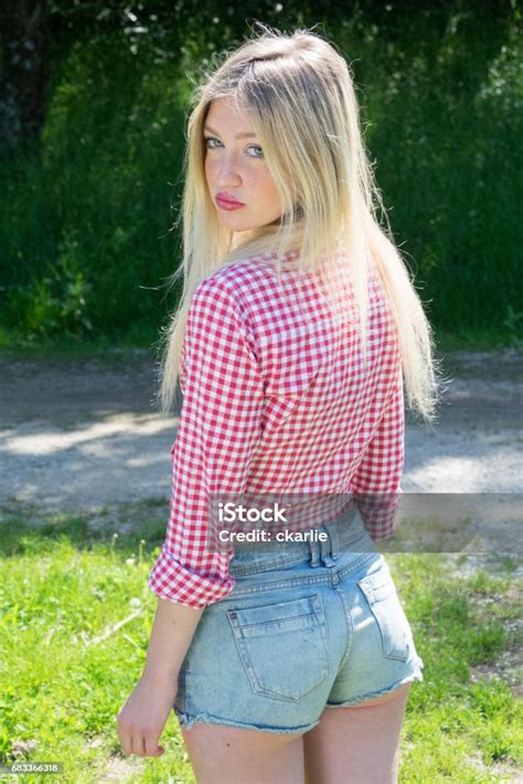 Outdoor Masturbation With Young Faye Barts