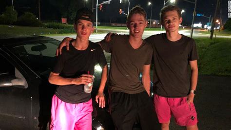 These Teens Push Stranded Woman S Car 5 Miles To Her Home Brightvibes These Teens Push Stranded Woman S Car 5 Miles To Her Home Brightvibes