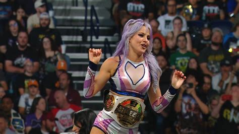 Women Of Wwe Candice Lerae Returned To Action To Overcome Nikki Women Of Wwe Candice Lerae Returned To Action To Overcome Nikki
