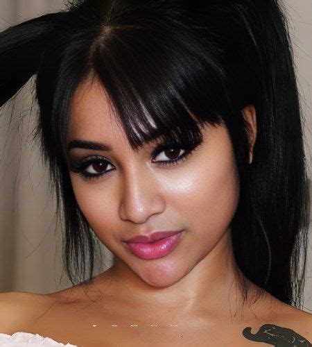 Yasmina Khan Leaks